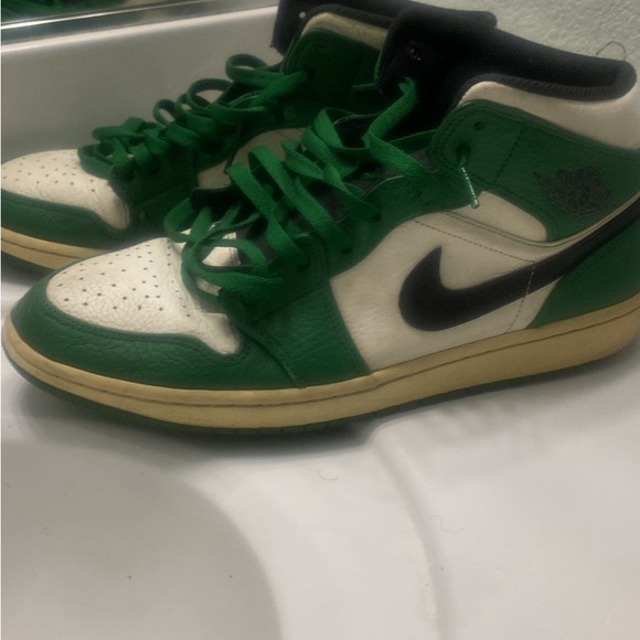 Pine Green Jordan 1 Mid - Picture 2 of 2